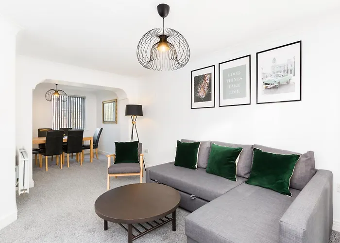 Newly Renovated - 4 Bedroom Anchor House - Close To Jq, Birmingham City Centre - Groups & Contractors