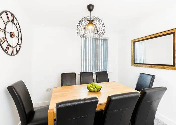 Newly Renovated - 4 Bedroom Anchor House - Close To Jq, Birmingham City Centre - Groups & Contractors