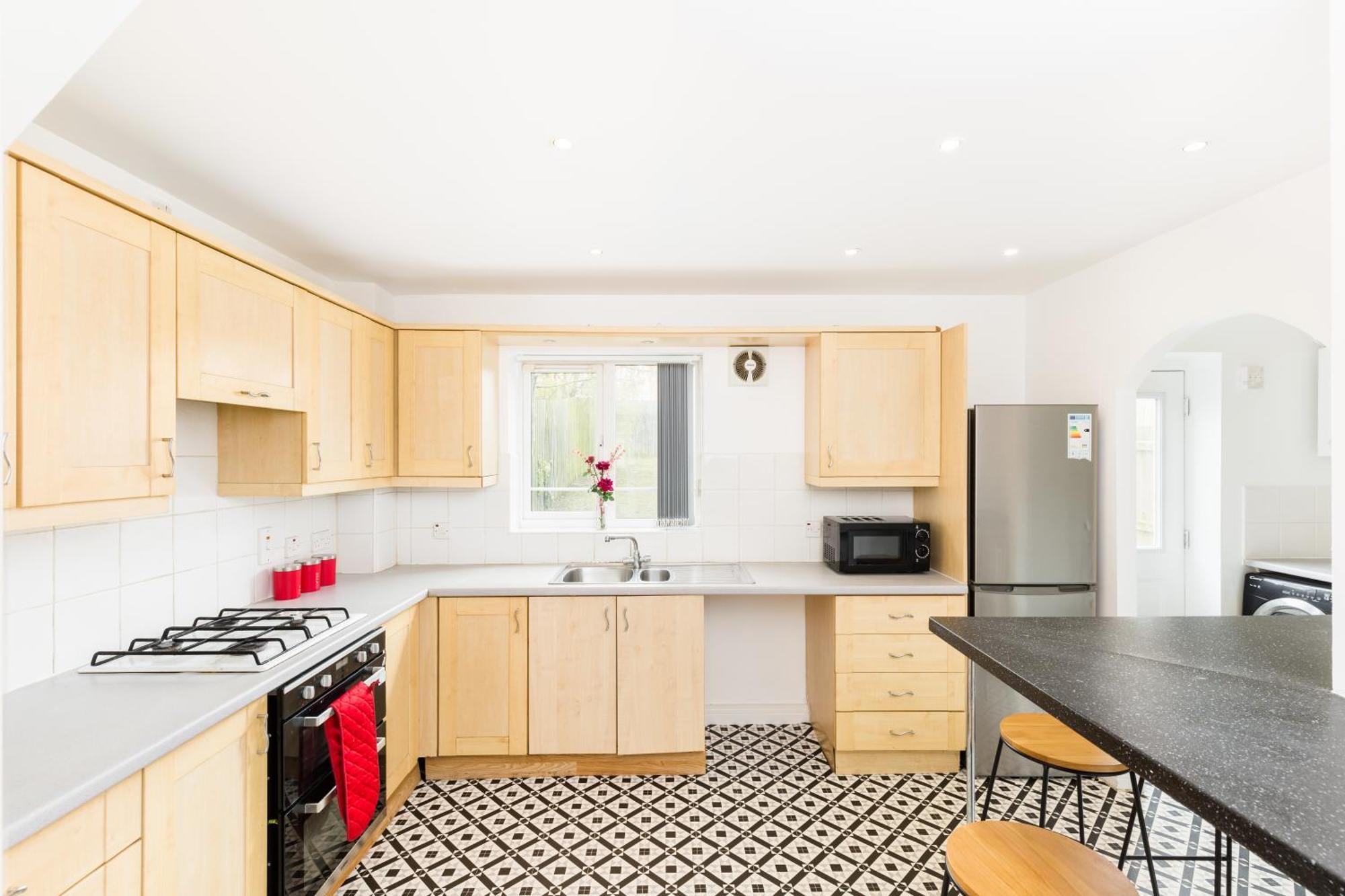 Newly Renovated - 4 Bedroom Anchor House - Close To Jq, Centre - Groups & Contractors Holiday home
