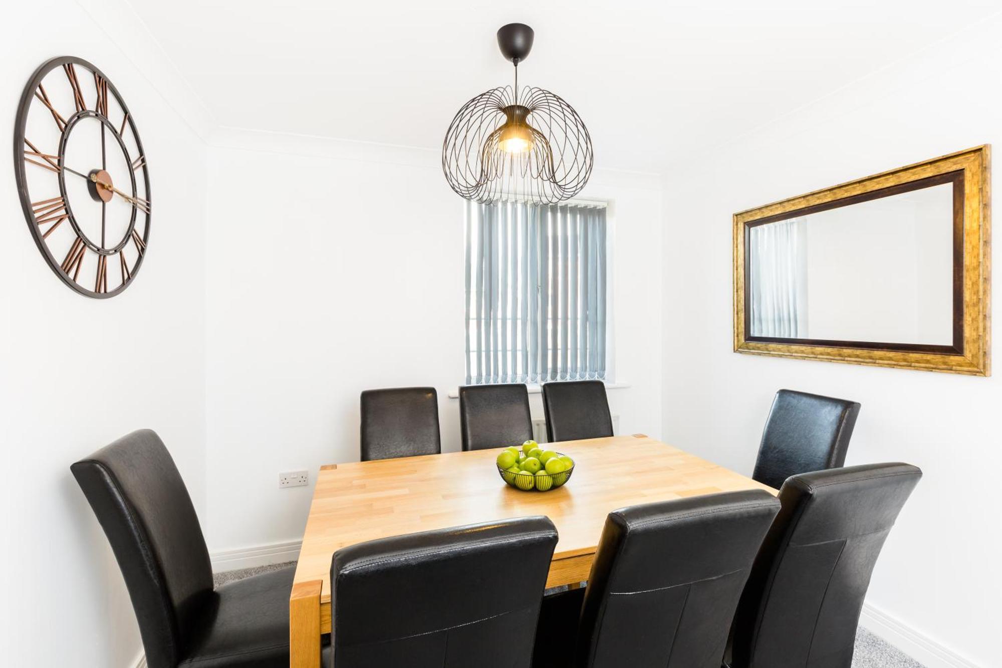 Newly Renovated - 4 Bedroom Anchor House - Close To Jq, Centre - Groups & Contractors Holiday home Birmingham