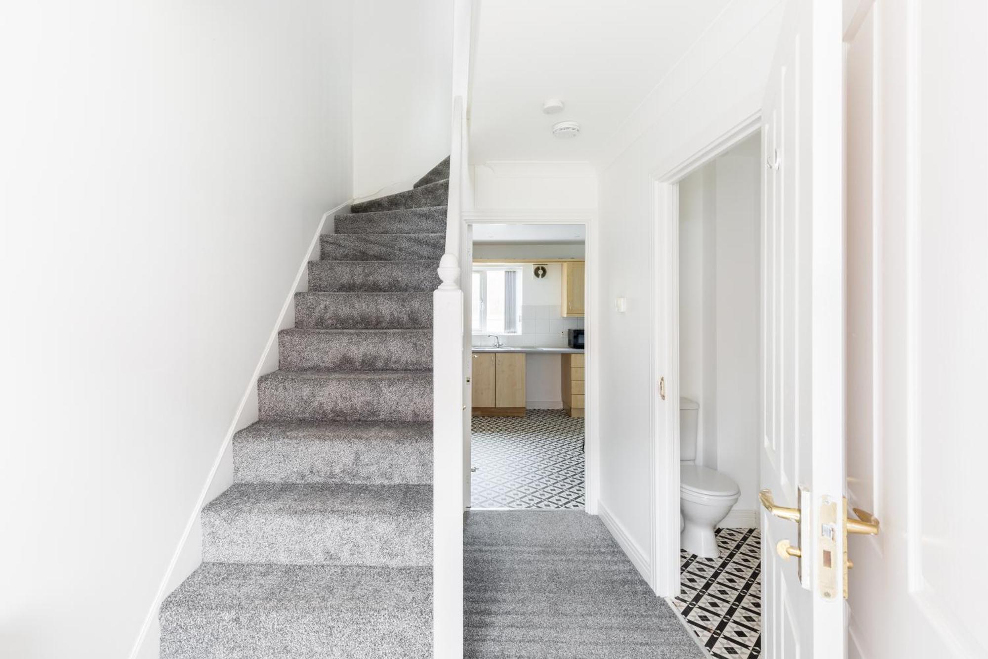 Newly Renovated - 4 Bedroom Anchor House - Close To Jq, Centre - Groups & Contractors Holiday home *