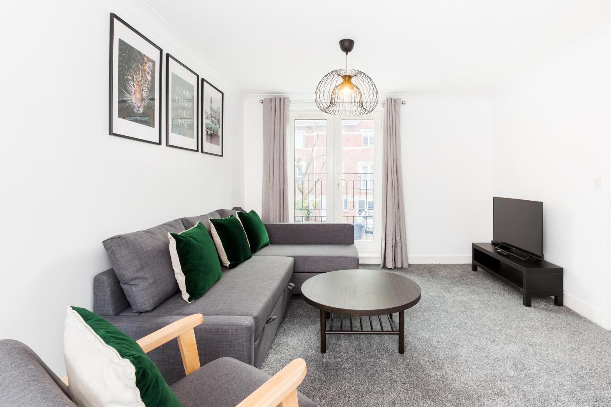 Newly Renovated - 4 Bedroom Anchor House - Close To Jq, Centre - Groups & Contractors Birmingham