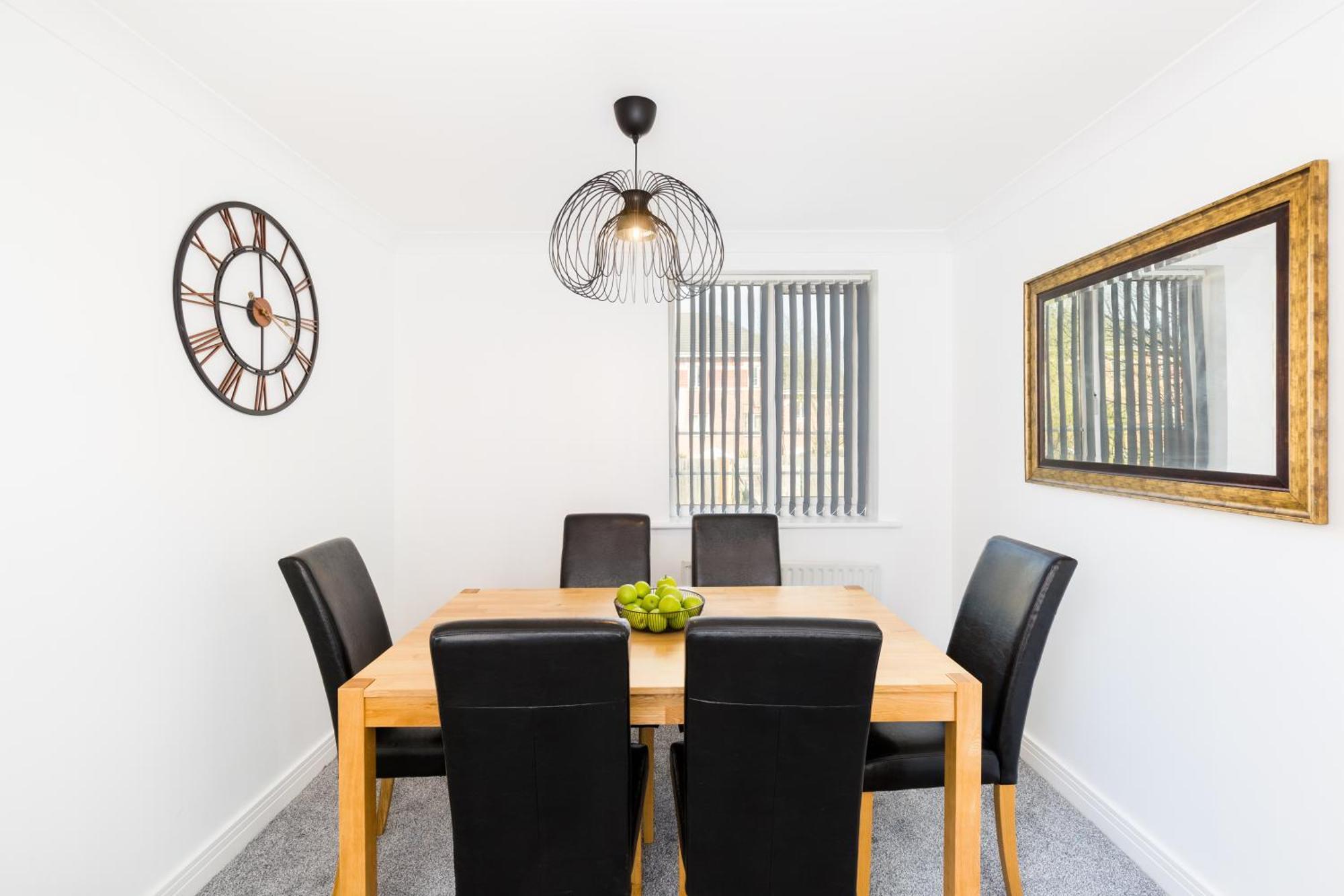 Holiday home Newly Renovated - 4 Bedroom Anchor House - Close To Jq, Centre - Groups & Contractors