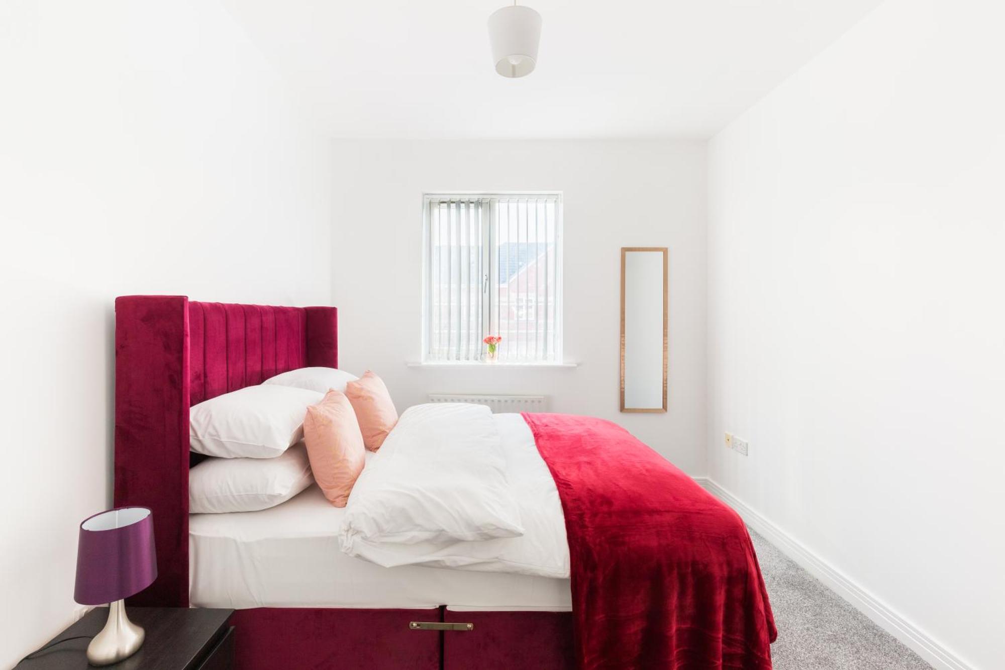 Newly Renovated - 4 Bedroom Anchor House - Close To Jq, Centre - Groups & Contractors Birmingham