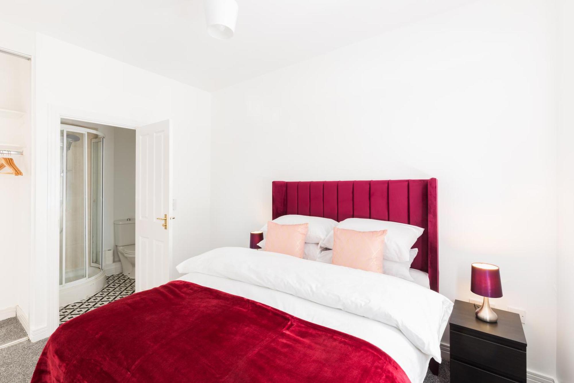 Newly Renovated - 4 Bedroom Anchor House - Close To Jq, Centre - Groups & Contractors Holiday home