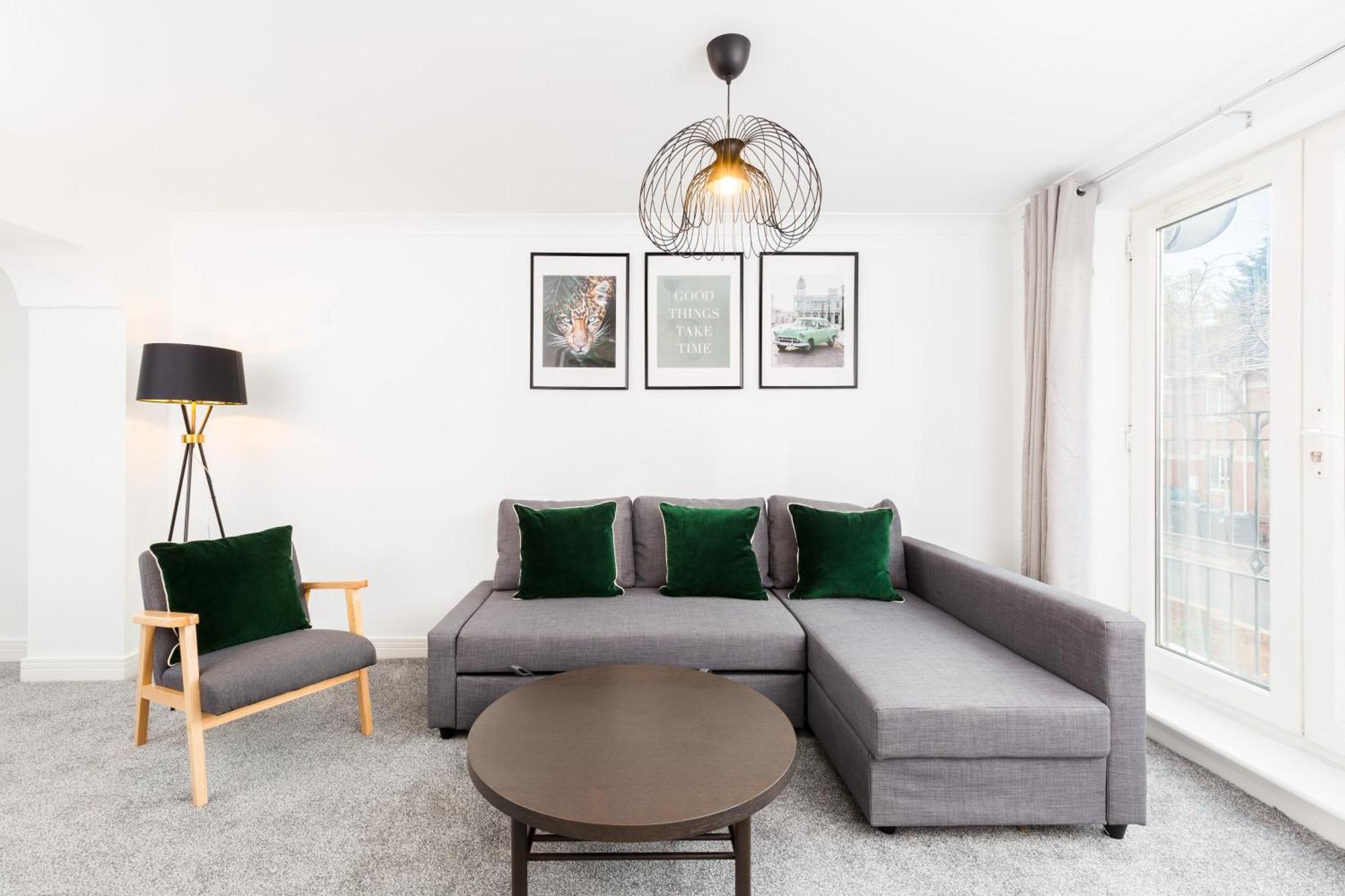 Holiday home Newly Renovated - 4 Bedroom Anchor House - Close To Jq, Centre - Groups & Contractors *