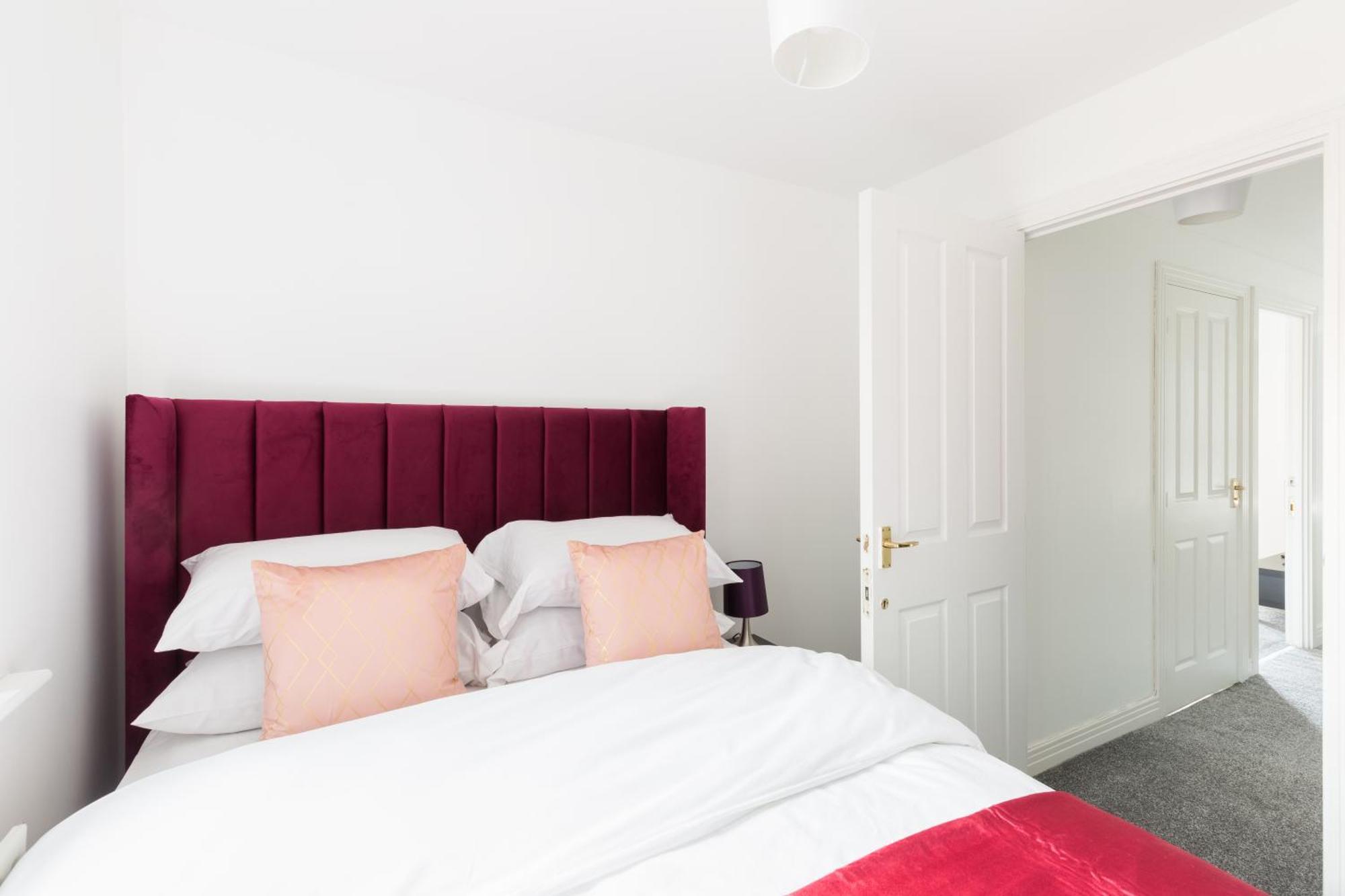 Holiday home Newly Renovated - 4 Bedroom Anchor House - Close To Jq, Centre - Groups & Contractors