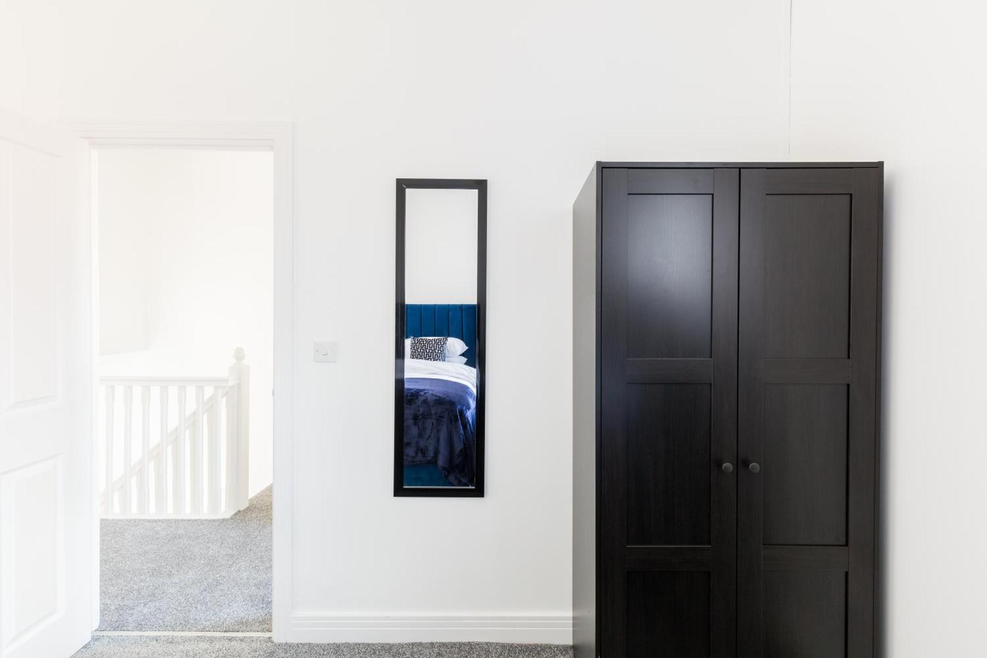 Newly Renovated - 4 Bedroom Anchor House - Close To Jq, Centre - Groups & Contractors Birmingham