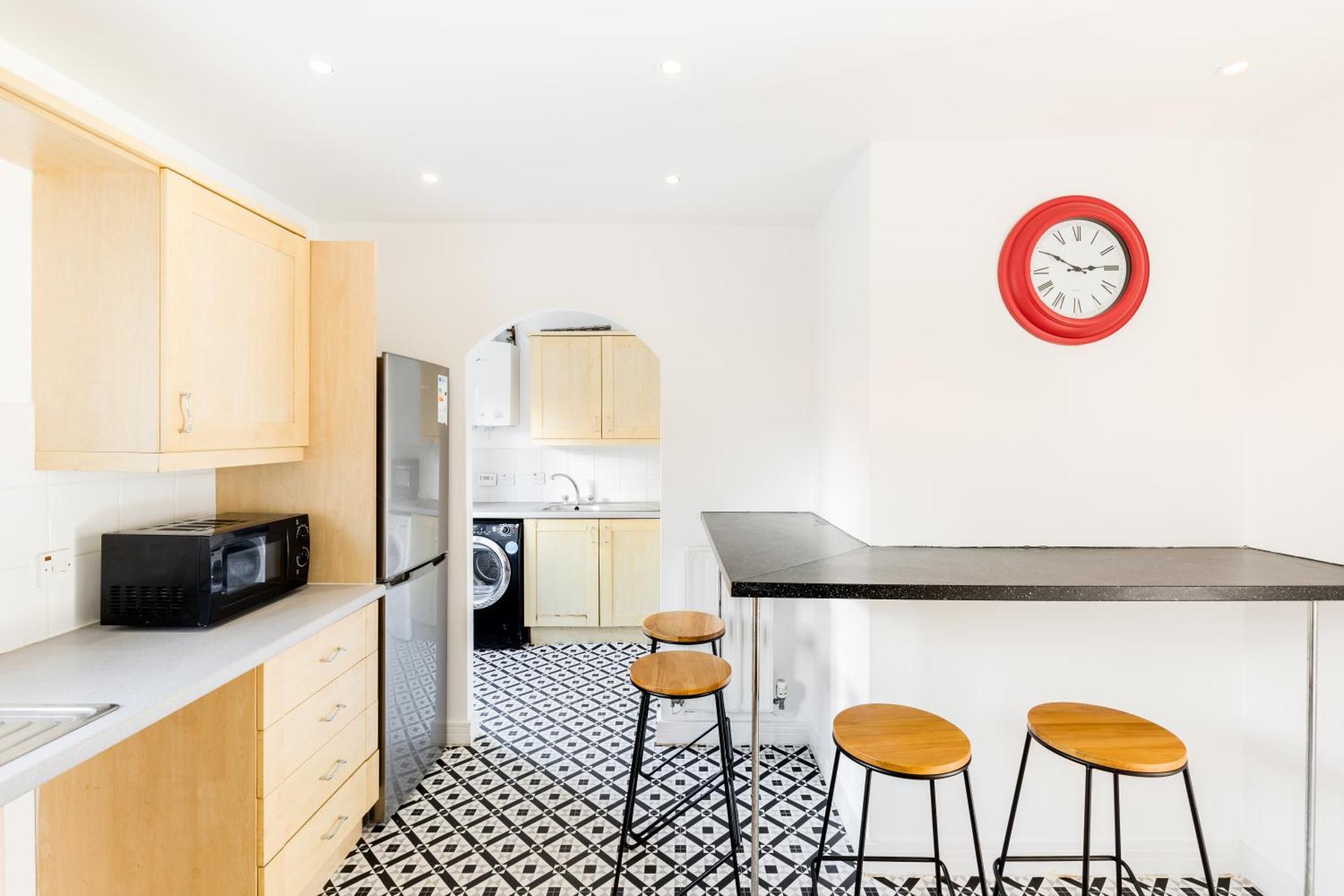 Holiday home Newly Renovated - 4 Bedroom Anchor House - Close To Jq, Centre - Groups & Contractors *